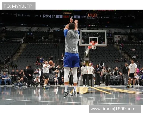 勇士主场力克马刺以129比115取得胜利展现强大团队实力