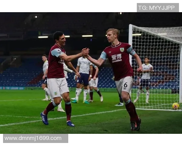 巴恩利与卢顿激战正酣谁能在英超赛场上笑到最后